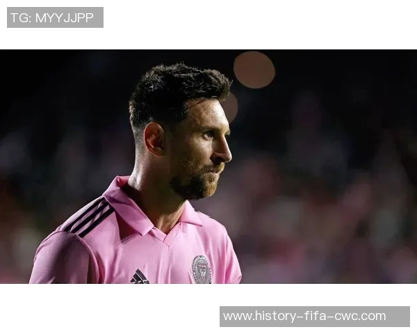 探讨历史上最伟大足球运动员的成就与影响力的深度分析与比较